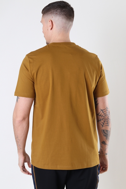 Fred Perry EMBROIDERED T-SHIRT 644 DARK CARAMEL