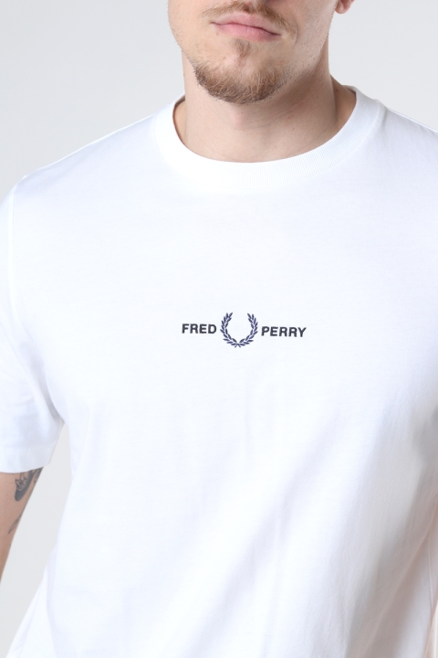 Fred Perry EMBROIDERED T-SHIRT 129 Snow White