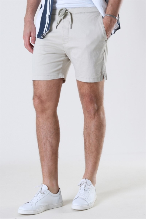 Lindbergh Relaxed Chino Shorts Light Sand