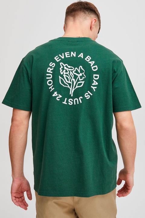 Solid Gekko Tee Pineneedle